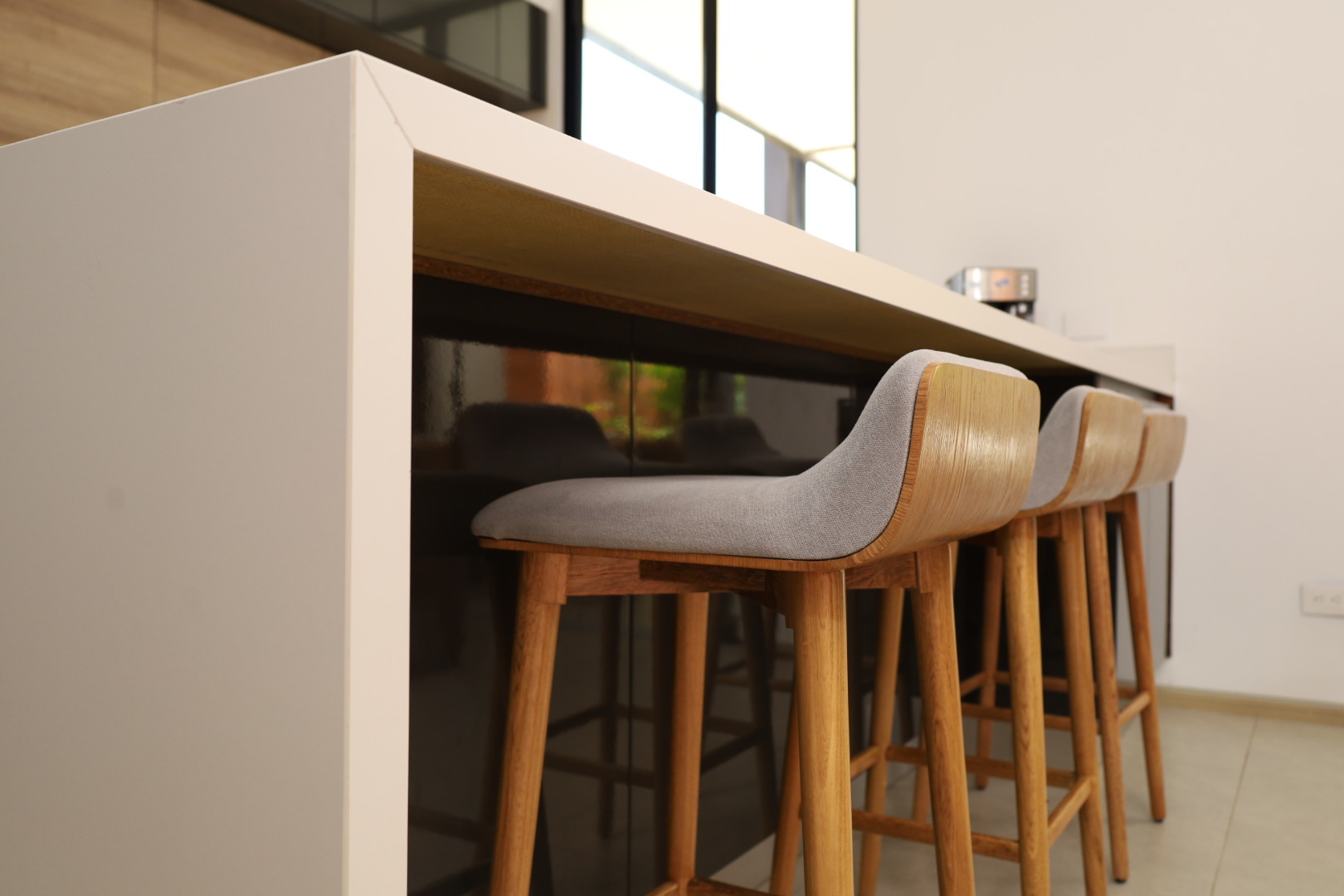 sillas madera tapizado gris